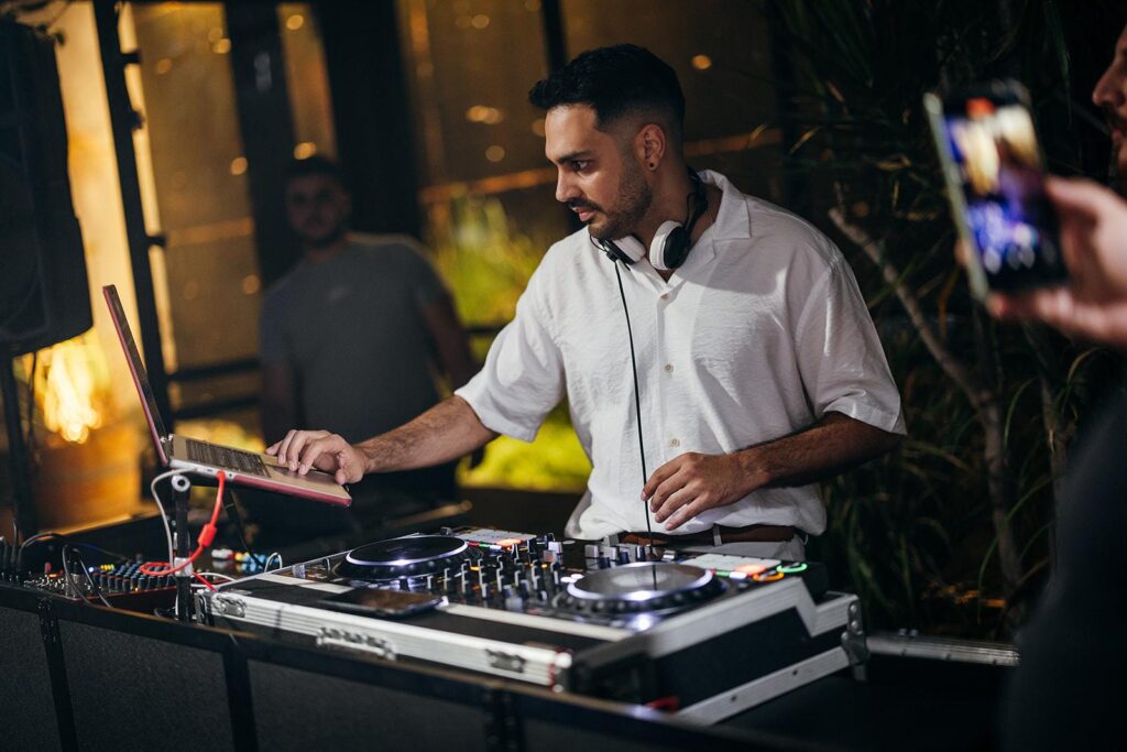 שיעור DJ פרטי בסטודיו